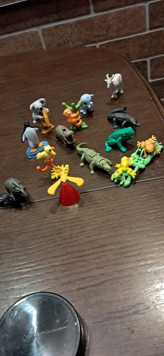 Іграшки Кіндер та кіндер джой