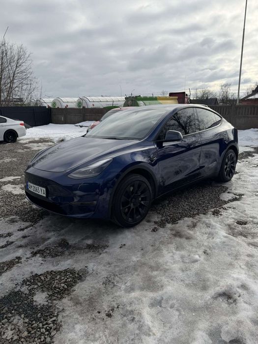Tesla model Y 2024