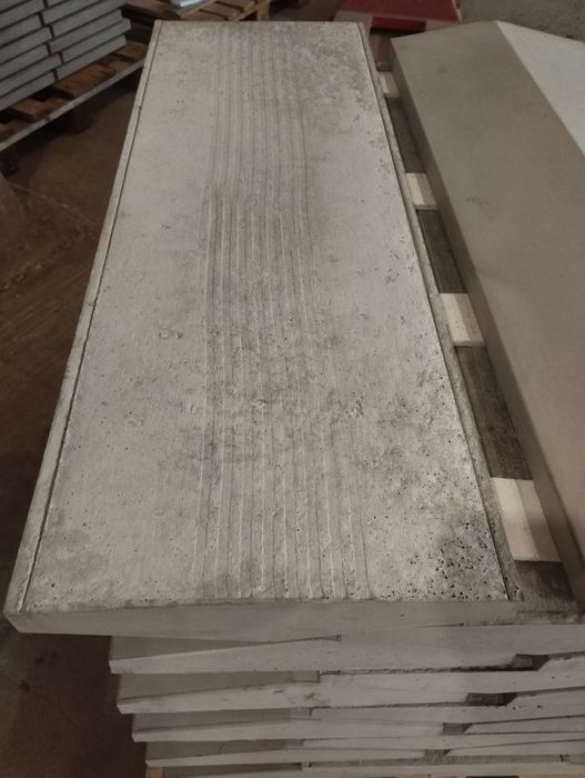 Daszek betonowy dwuspadowy 35/100cm