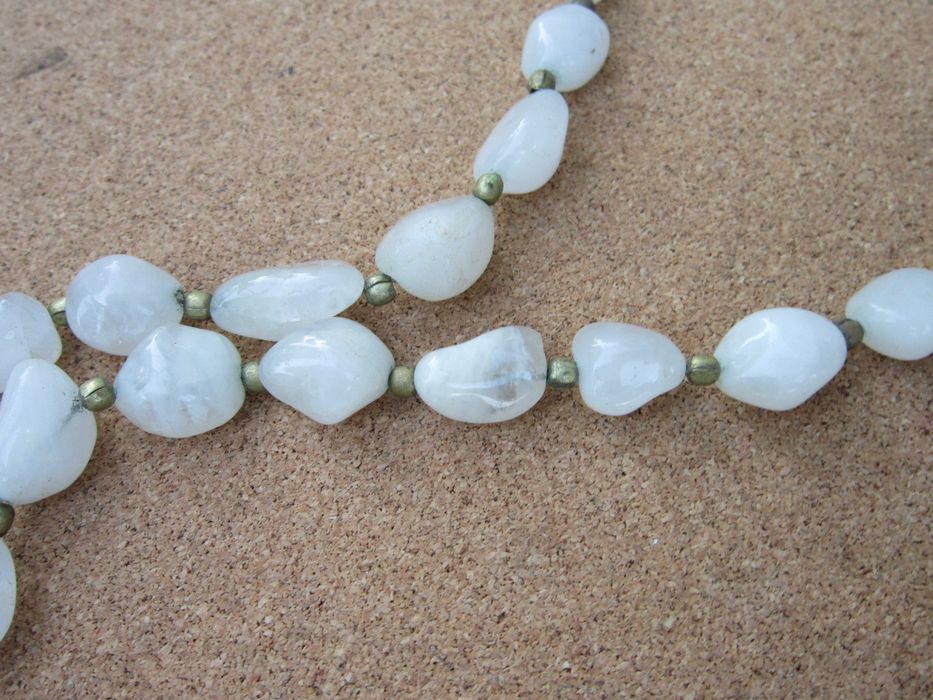 Бусы агат білий мінерал природний вага 77.28 грам