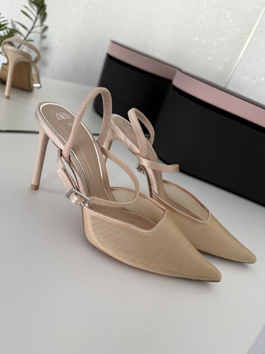 Туфлі, босоніжки, мюлі