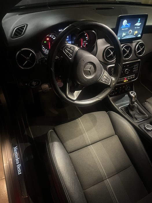 Mercedes-Benz CLA 200d - caixa manual