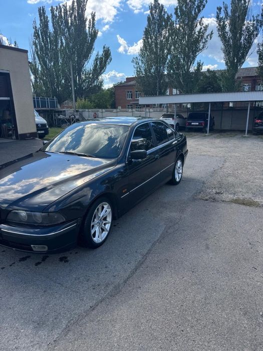 BMW  E39.