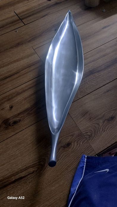 Peça para centro de mesa ou aparador de decoração em cor de prateado