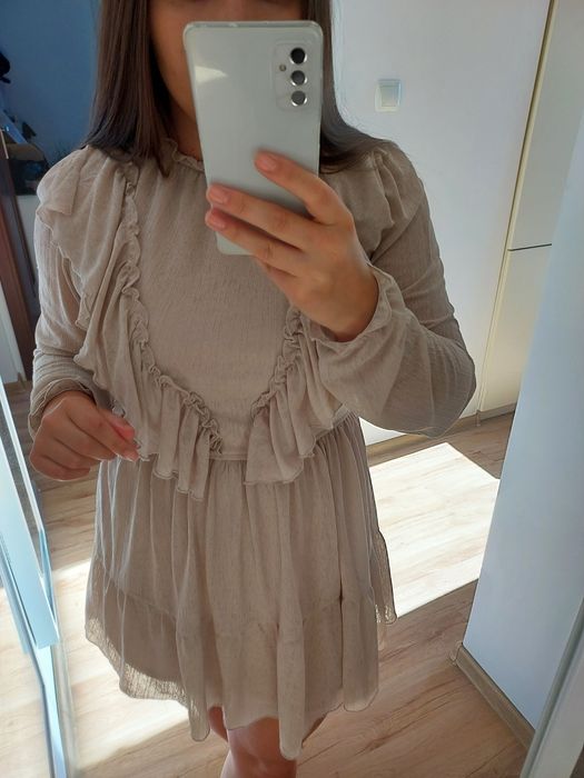 Beżowa sukienka ecru xs sinsay falbanka mini