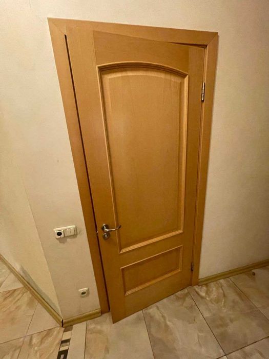 Двері міжкімнатні, натуральне дерево, масив. (Іспанія)