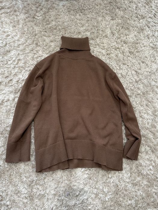 Продаю светр коричневий (One Size)