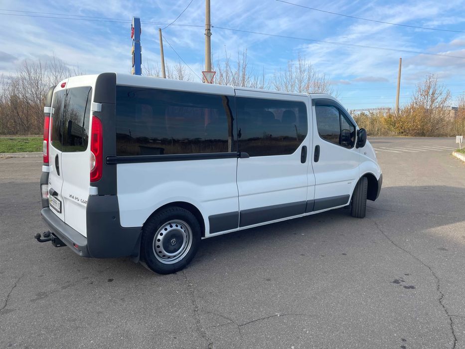 продам мікроавтобус OPEL VIVARO 2013 року