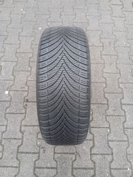 1szt całoroczna Kumho solus 4S SUV HA32+  235/55/18 104V XL  DOT4924