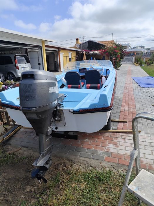 Barco recreio,4,05m . 5 lugares ,motor Tohatsu 25 cv