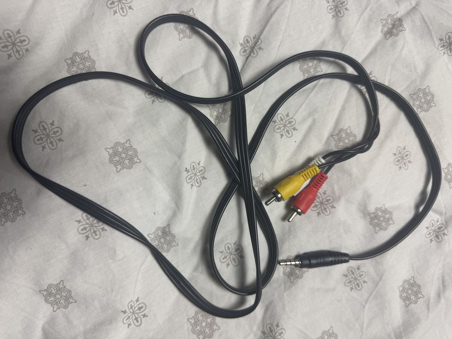 AV-кабель 3.5 мм jack → RCA (тюльпаны)