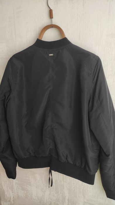 Жіночий бомбер Cropp