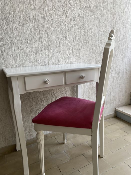 Conjunto de tocador branco e cadeira corde rosa, estilo romântico!