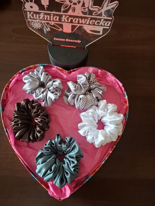 Gumki do włosów scrunchie