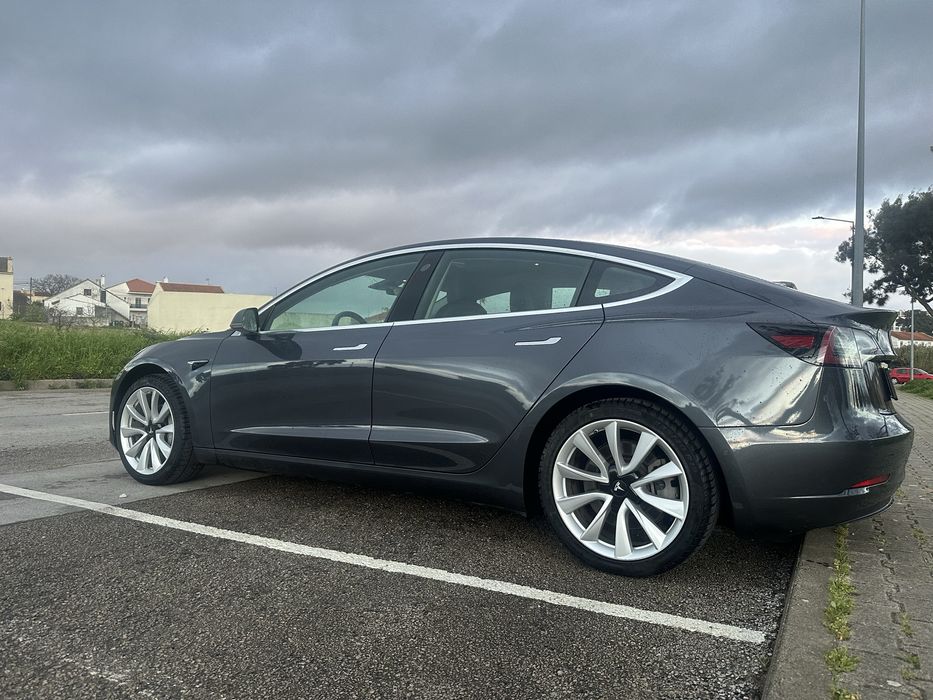 Tesla Model 3 SR Plus