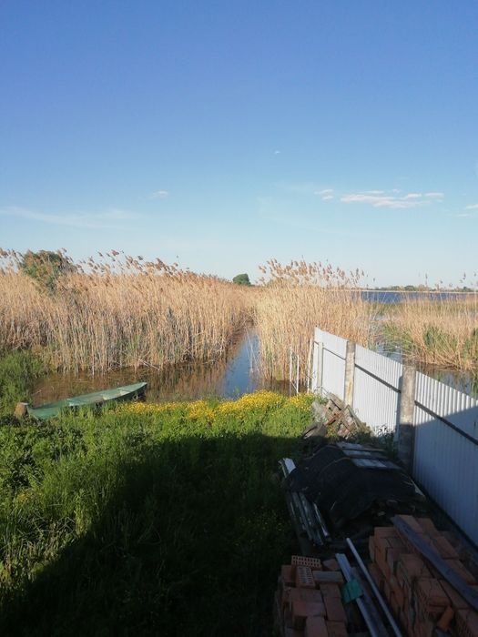 Продам  вагончик  на   березі  водосховища  поряд   р. С.ула.