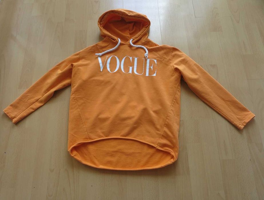 Pomarańczowa bluza z napisem Vogue r. 158
