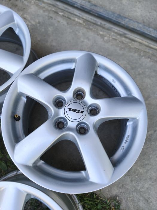 Диски 5/114.3 R15