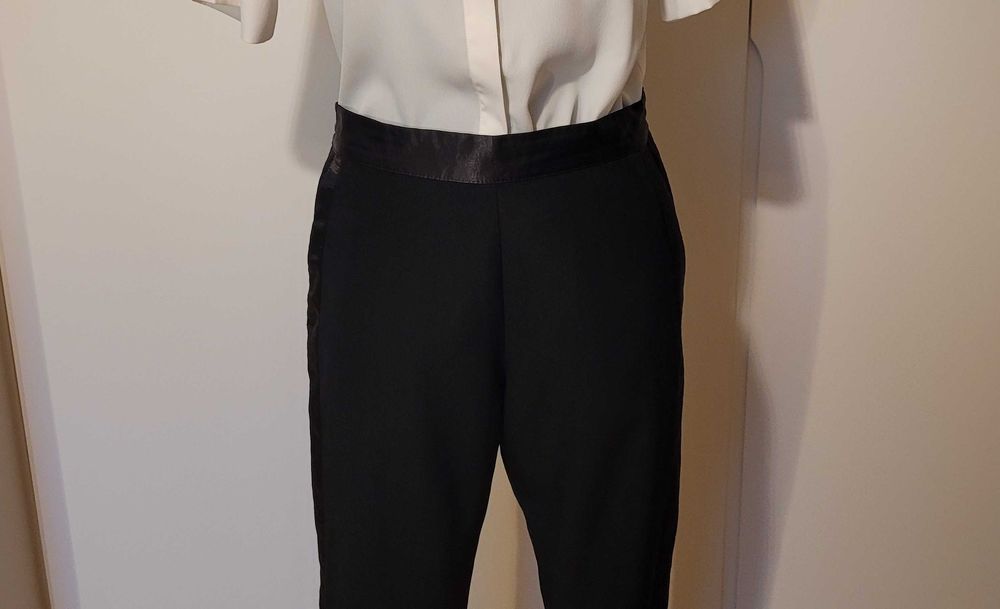 Elegancie  czarne spodnie o kroju dresowym Topshop rozmiar 34/36