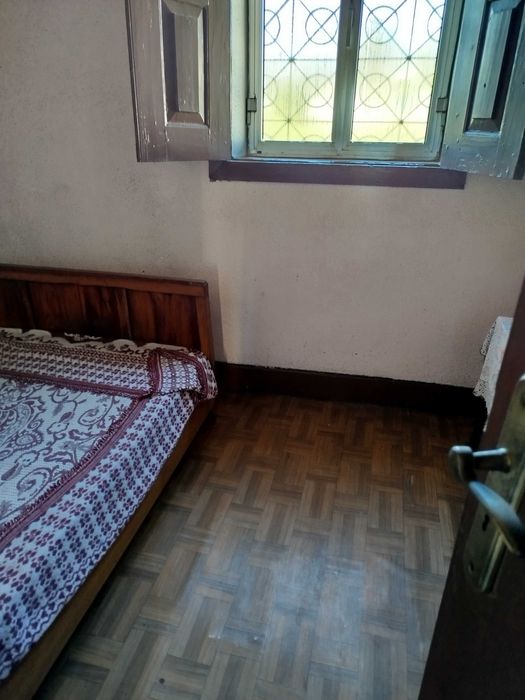 Casa e terreno bem localizado.