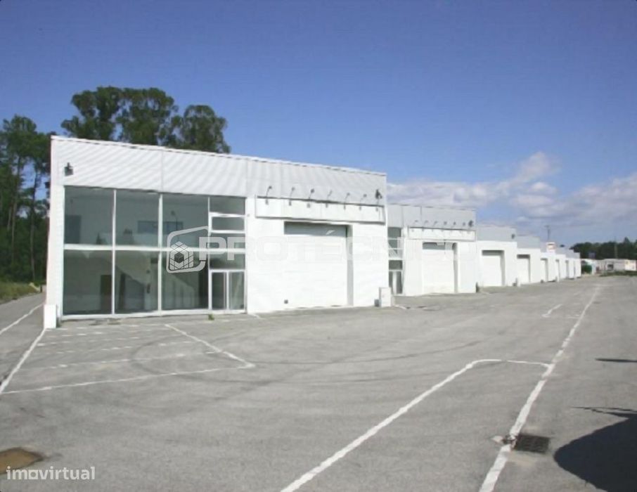 Armazém c/ 1.219m2 – Z. I. de Barrô
