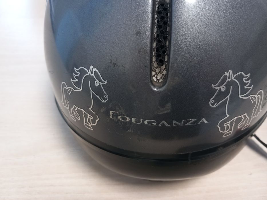 Sprzedam kask dla dziecka do jazdy konnej rozmiar 48-52 cm.