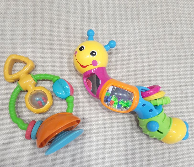 Іграшка-брязкальце на присосці Chicco Touch & Spin + гусениця трищітка