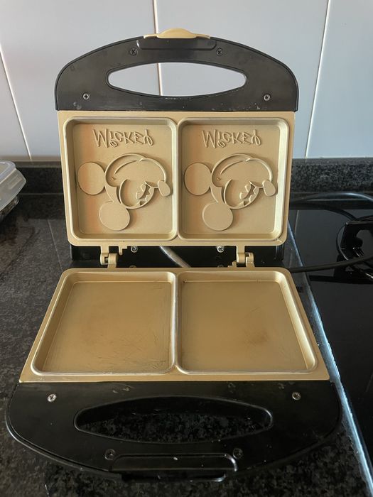 Tostadeira c/ Formato Mickey Mouse (Disney)