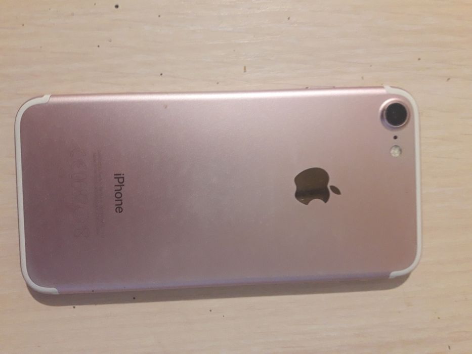 Продаеться apple 7