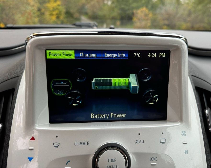 Chevrolet volt 2013 року 1.4 гібрид