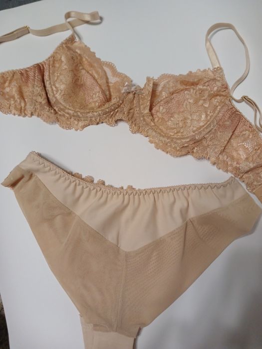 Нижнее белье трусики + бюстгальтер