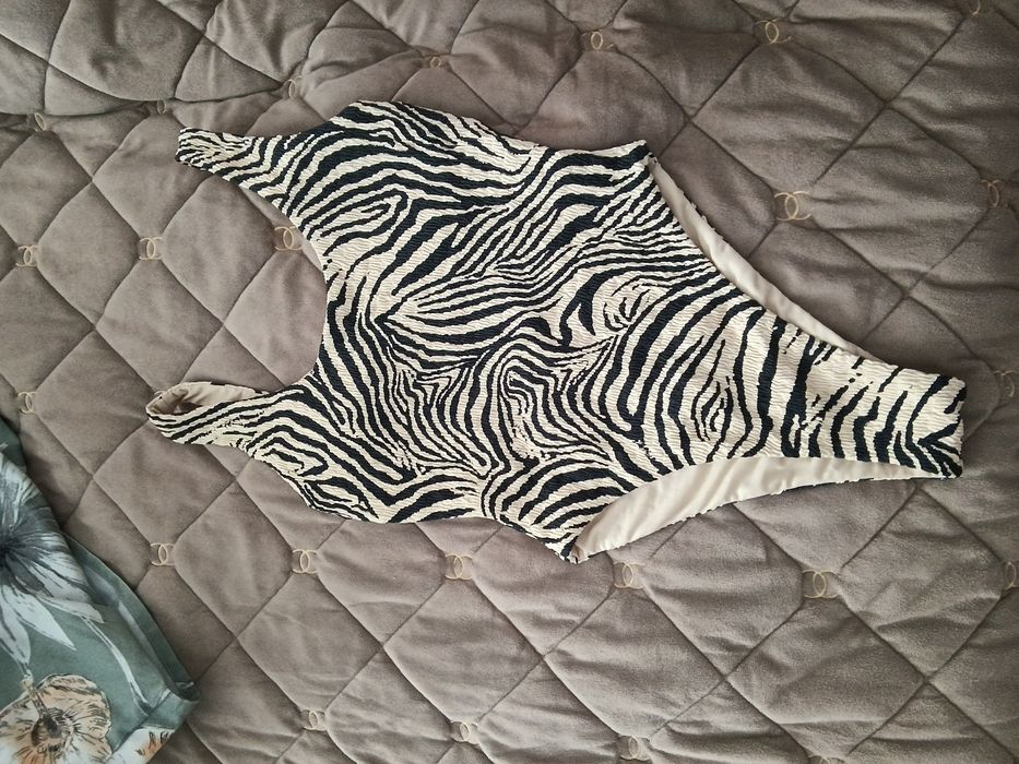 Купальник суцільний