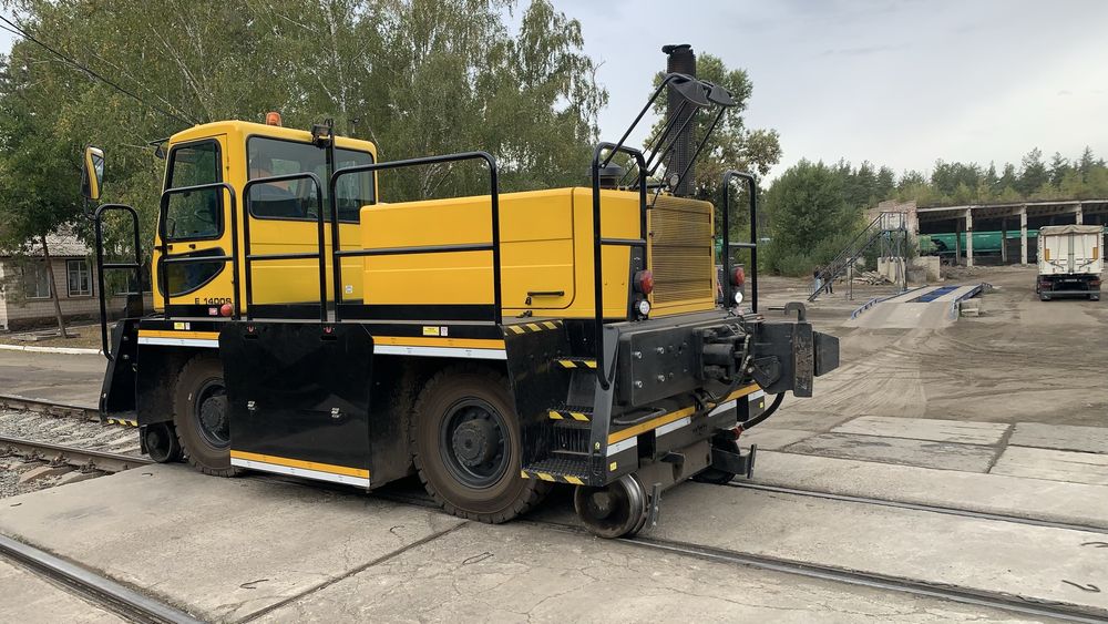 Локотрактор локомотив рельси Е1400