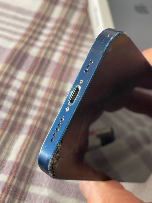 iPhone 12 azul com faceID