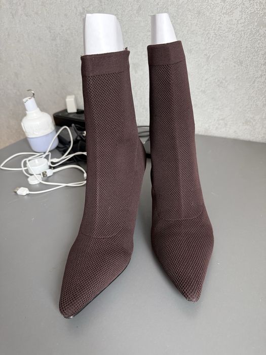 Ботинки reserved 39 на шпильці ботинки чулки