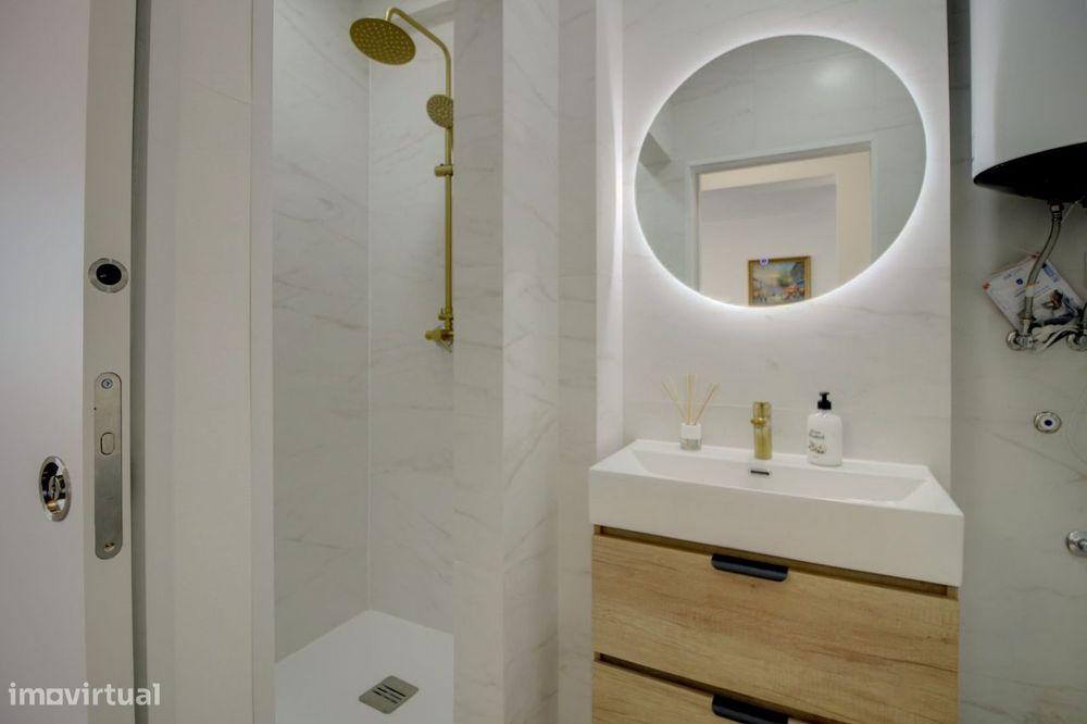 Apartamento T3 Totalmente Renovado, mobilado e com Vista Mar em Olhão