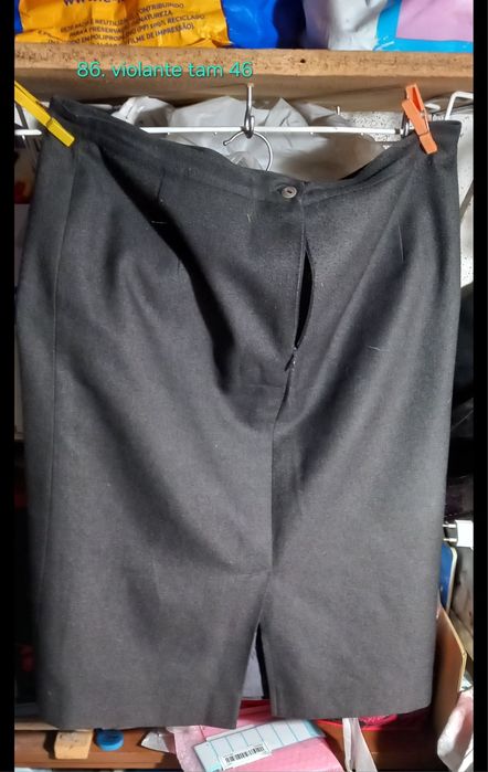 Peças de roupa em boas condições