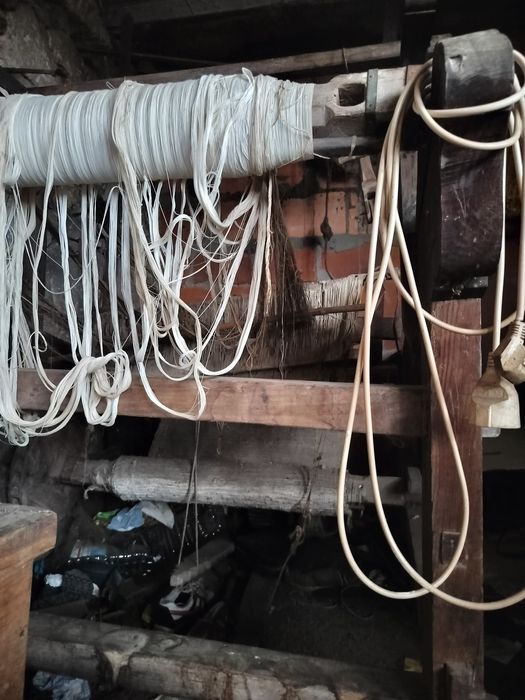 Tear de tecelagem em madeira