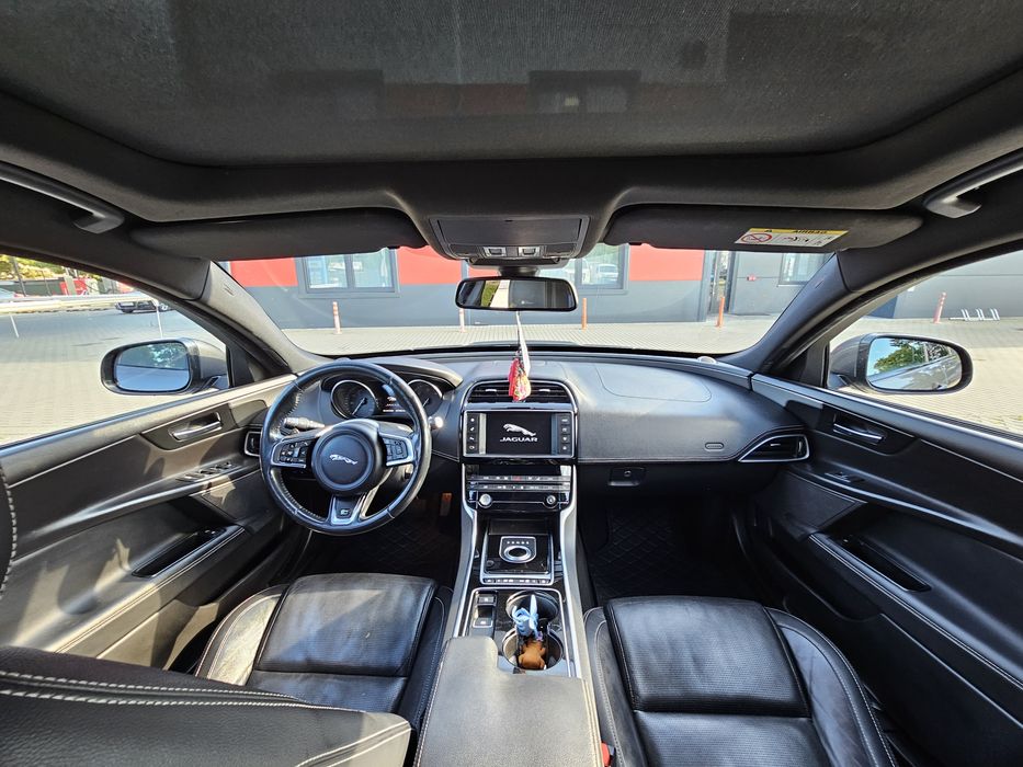 Sprzedam swoje prywatne auto Jaguar XE 2.0 diesel  R-Sport  2016r.