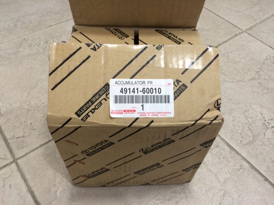 гидроаккумулятор подвески 49141-60010.Toyota Land Cruiser 100новый б