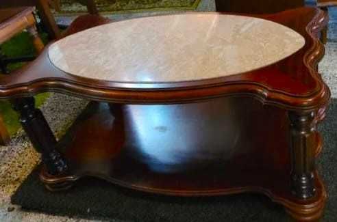 Mesa de Centro ou de apoio oval com pedra mármore