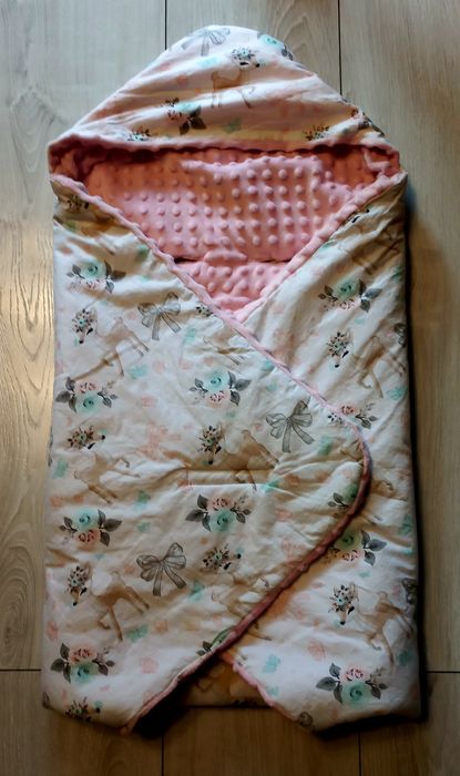 Otulacz do fotelika dla dziewczynki