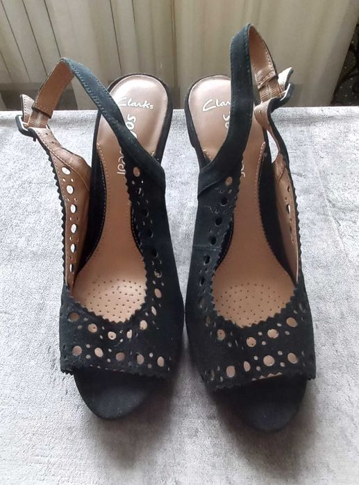 Туфли, босоножки из натуральной замши.