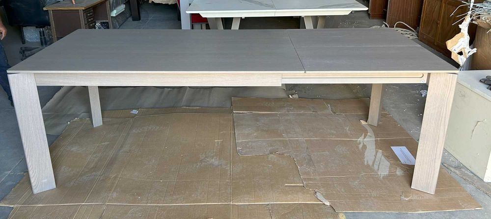 Mesa Jantar em madeira clara extensível