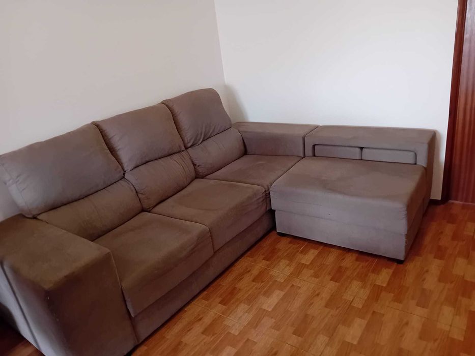 Sofá 3 lugares c/ chaise longue amovível, baú e 2 puffs!!!