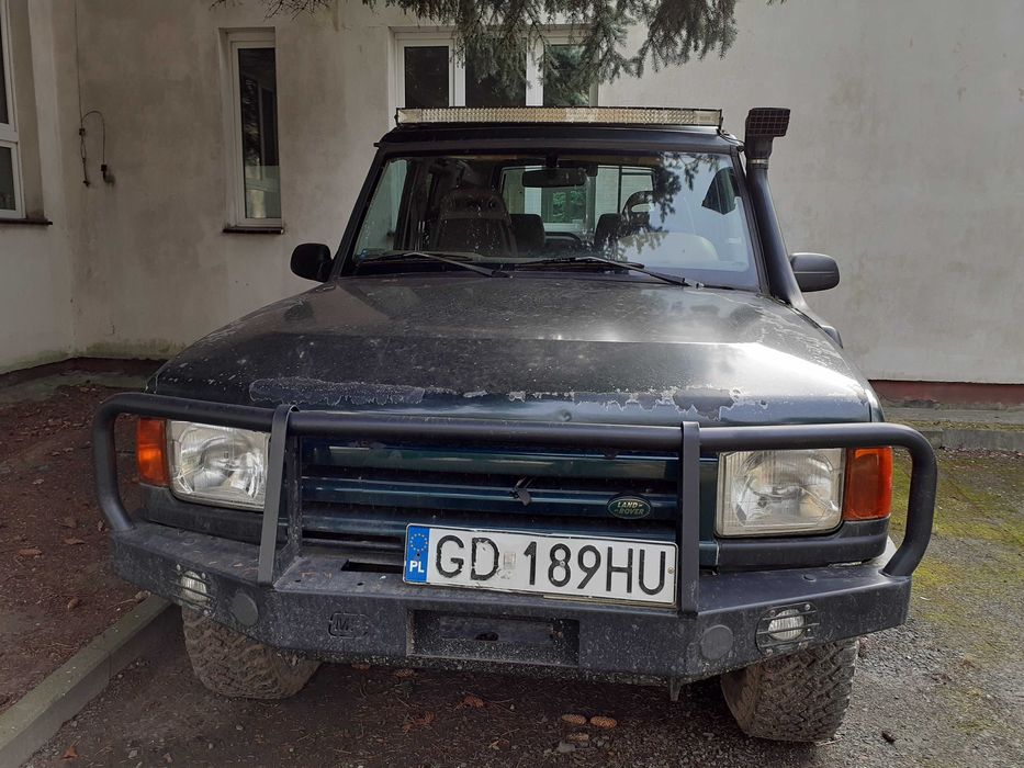 Samochód osobowy Land Rover z 1998.