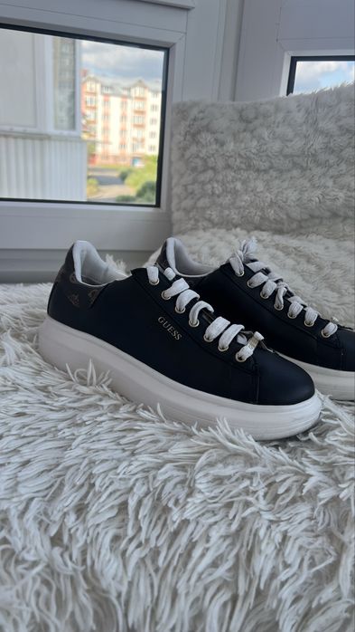 Продам кеди Guess оригінал