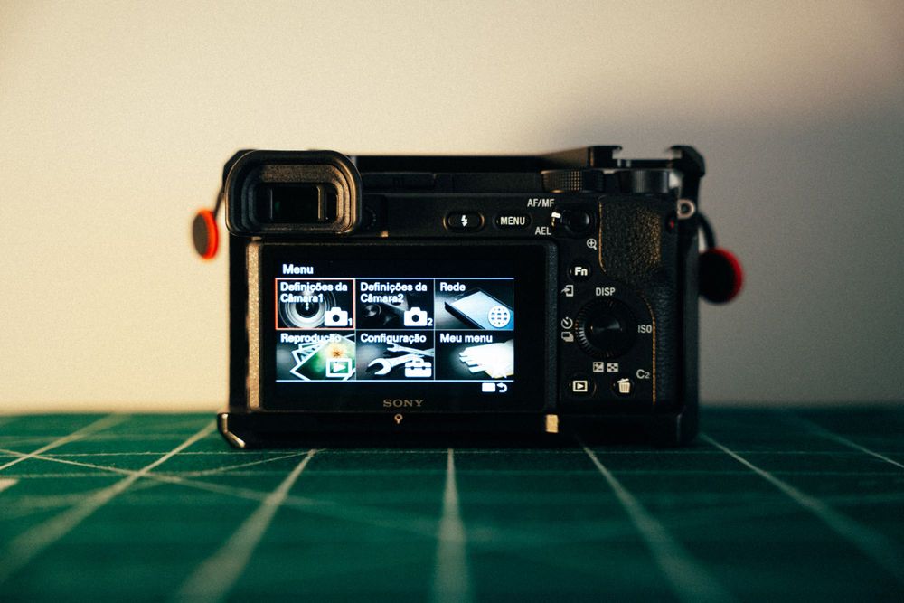 Sony A6400 + Cage smallrig+ 3 Baterias Extra