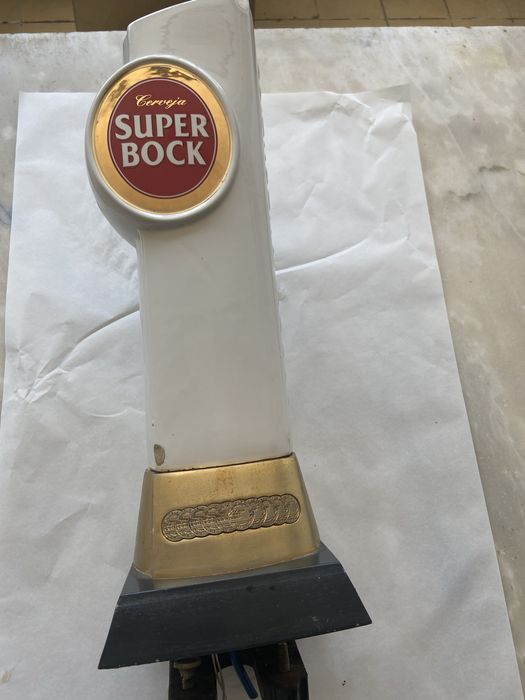 Torre de cerveja em ceramica