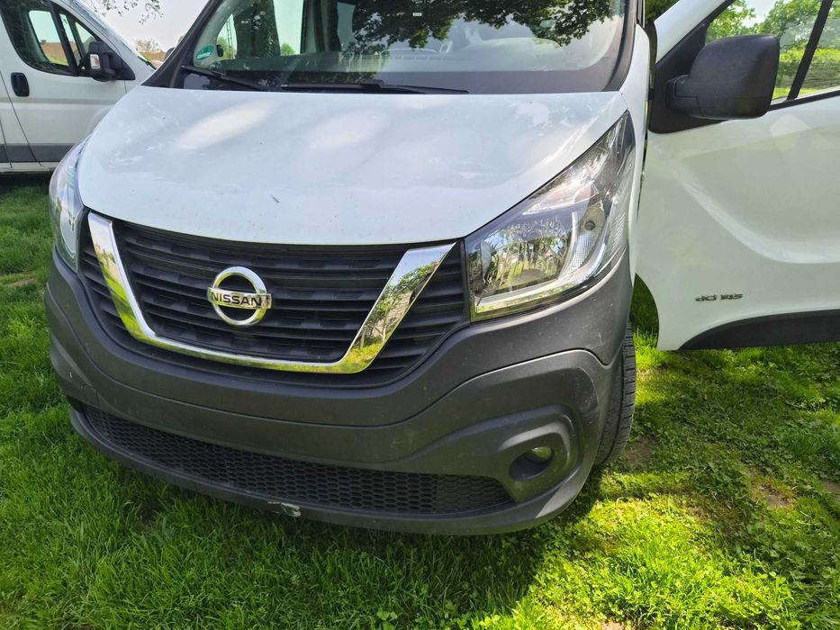 Nissan NV300 2021r. traffic 145 KM 9 osobowy 1 własciciel hak